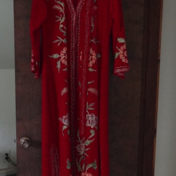 Robe - Picture 3 of 3